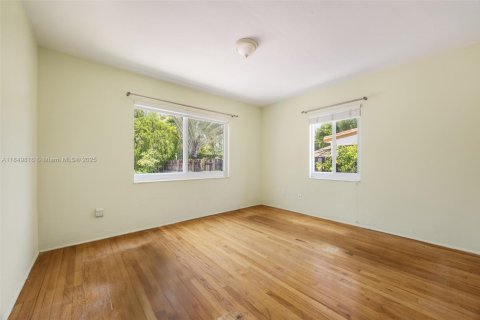 Villa ou maison à vendre à Miami, Floride: 2 chambres, 146.32 m2 № 1857190 - photo 15