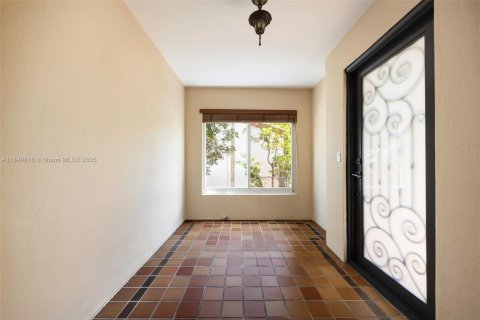 Villa ou maison à vendre à Miami, Floride: 2 chambres, 146.32 m2 № 1857190 - photo 5