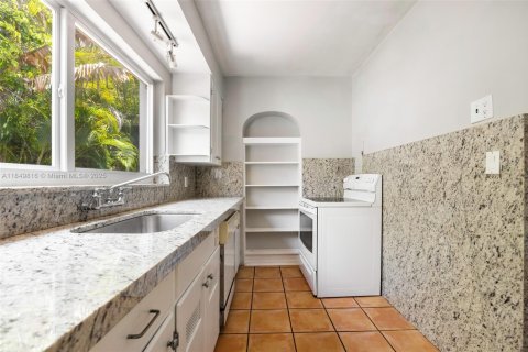 Villa ou maison à vendre à Miami, Floride: 2 chambres, 146.32 m2 № 1857190 - photo 10