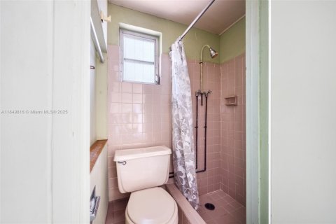 Villa ou maison à vendre à Miami, Floride: 2 chambres, 146.32 m2 № 1857190 - photo 23