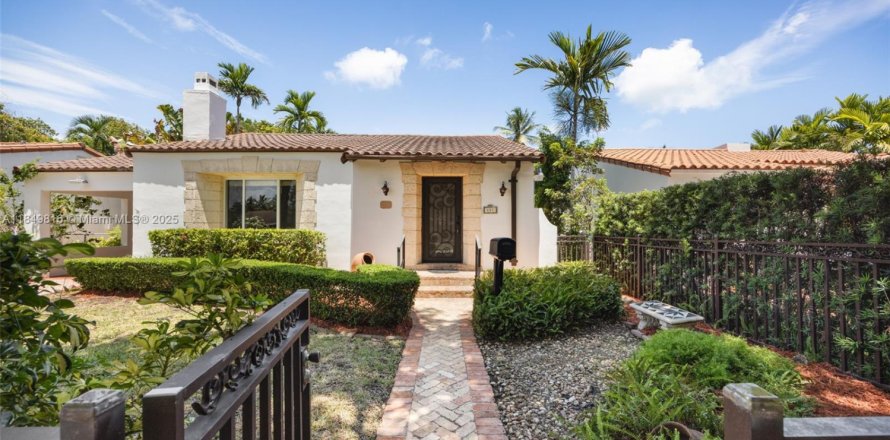 Villa ou maison à Miami, Floride 2 chambres, 146.32 m2 № 1857190