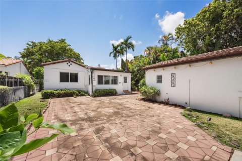 Villa ou maison à vendre à Miami, Floride: 2 chambres, 146.32 m2 № 1857190 - photo 21