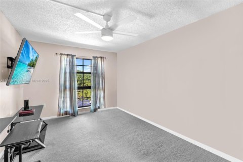 Купить кондоминиум в Лодерхилл, Флорида 3 спальни, 141.77м2, № 1956182 - фото 13