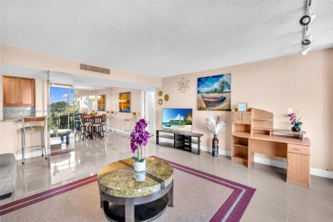 Купить кондоминиум в Лодерхилл, Флорида 3 спальни, 141.77м2, № 1956182 - фото 6