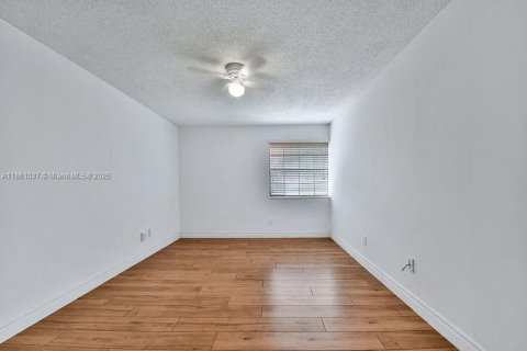 Townhouse in Aventura, Florida 4 bedrooms, 160.07 sq.m. № 1890122 - photo 28