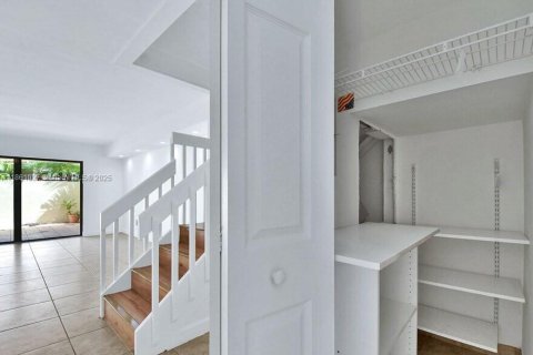 Townhouse in Aventura, Florida 4 bedrooms, 160.07 sq.m. № 1890122 - photo 14