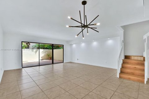 Townhouse in Aventura, Florida 4 bedrooms, 160.07 sq.m. № 1890122 - photo 6