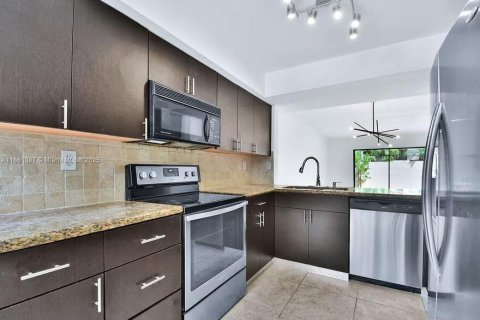 Townhouse in Aventura, Florida 4 bedrooms, 160.07 sq.m. № 1890122 - photo 3