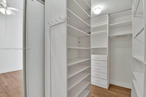 Townhouse in Aventura, Florida 4 bedrooms, 160.07 sq.m. № 1890122 - photo 22