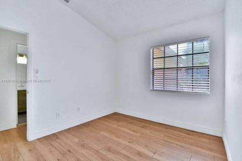 Townhouse in Aventura, Florida 4 bedrooms, 160.07 sq.m. № 1890122 - photo 26