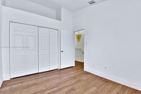 Townhouse in Aventura, Florida 4 bedrooms, 160.07 sq.m. № 1890122 - photo 25