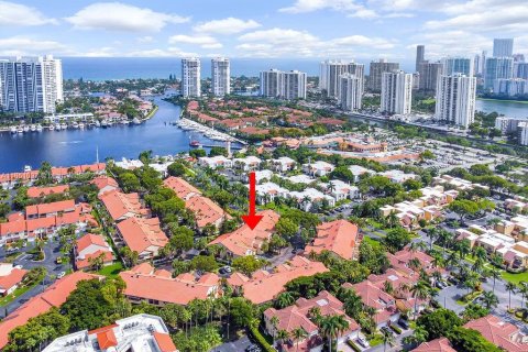 Townhouse in Aventura, Florida 4 bedrooms, 160.07 sq.m. № 1890122 - photo 1