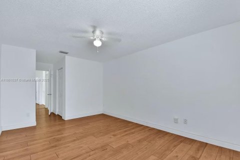 Townhouse in Aventura, Florida 4 bedrooms, 160.07 sq.m. № 1890122 - photo 29