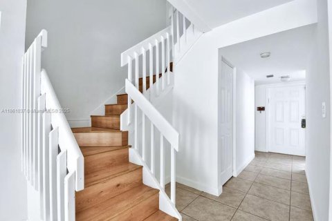 Townhouse in Aventura, Florida 4 bedrooms, 160.07 sq.m. № 1890122 - photo 17