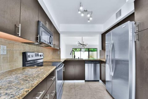 Townhouse in Aventura, Florida 4 bedrooms, 160.07 sq.m. № 1890122 - photo 15