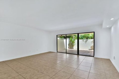 Townhouse in Aventura, Florida 4 bedrooms, 160.07 sq.m. № 1890122 - photo 8