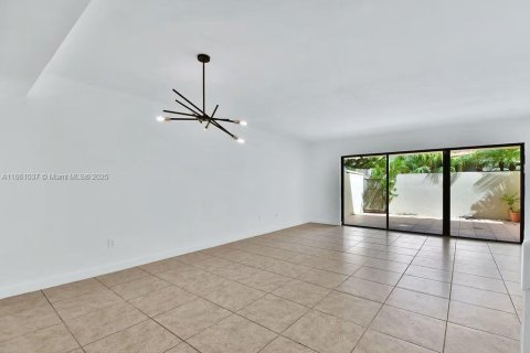 Townhouse in Aventura, Florida 4 bedrooms, 160.07 sq.m. № 1890122 - photo 9