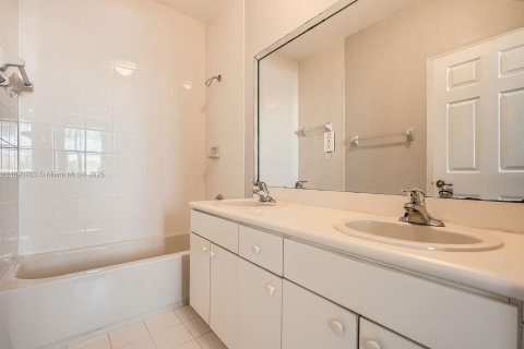 Touwnhouse à vendre à Homestead, Floride: 4 chambres, 154.31 m2 № 1945959 - photo 20