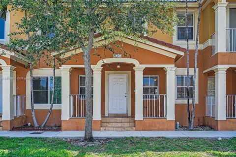 Touwnhouse à vendre à Homestead, Floride: 4 chambres, 154.31 m2 № 1945959 - photo 2
