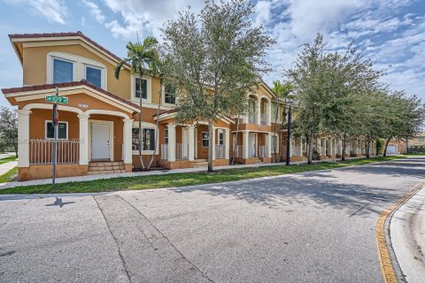 Touwnhouse à vendre à Homestead, Floride: 4 chambres, 154.31 m2 № 1945959 - photo 1