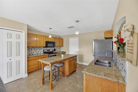 Casa en venta en Wesley Chapel, Florida, 4 dormitorios, 180.6 m2 № 1918512 - foto 3