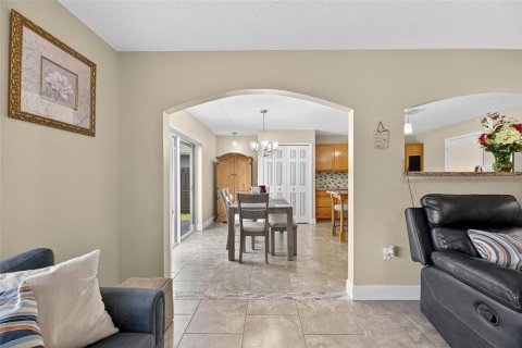 Casa en venta en Wesley Chapel, Florida, 4 dormitorios, 180.6 m2 № 1918512 - foto 12
