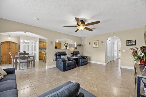 Casa en venta en Wesley Chapel, Florida, 4 dormitorios, 180.6 m2 № 1918512 - foto 14