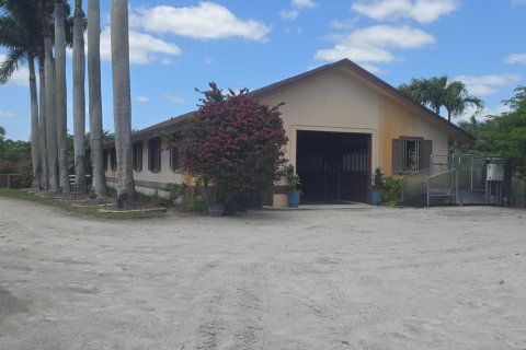 House in Wellington, Florida 1 bedroom, 225.01 sq.m. № 2176945