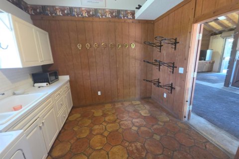 House in Wellington, Florida 1 bedroom, 225.01 sq.m. № 2176945 - photo 12