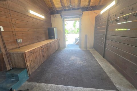 House in Wellington, Florida 1 bedroom, 225.01 sq.m. № 2176945 - photo 13