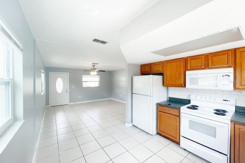 Apartment in Holiday, Florida 2 bedrooms, 72.84 sq.m. № 2217765 - photo 4