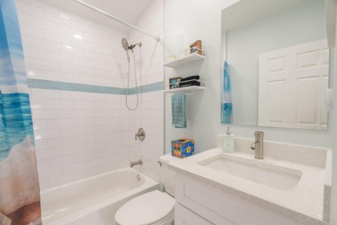 Villa ou maison à louer à Lantana, Floride: 2 chambres, 97.36 m2 № 2411795 - photo 8