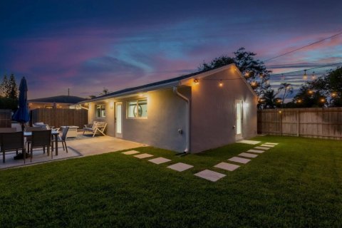 Villa ou maison à louer à Lantana, Floride: 2 chambres, 97.36 m2 № 2411795 - photo 16