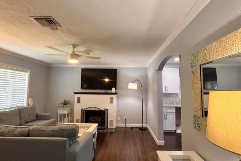 Villa ou maison à louer à Lantana, Floride: 2 chambres, 97.36 m2 № 2411795 - photo 5