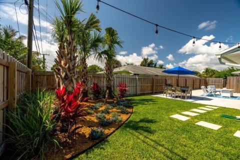 Villa ou maison à louer à Lantana, Floride: 2 chambres, 97.36 m2 № 2411795 - photo 11