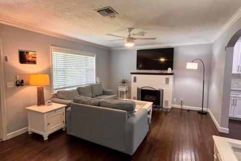 Villa ou maison à louer à Lantana, Floride: 2 chambres, 97.36 m2 № 2411795 - photo 4