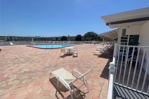 Condo in Saint Petersburg, Florida, 1 bedroom  № 1689860 - photo 7