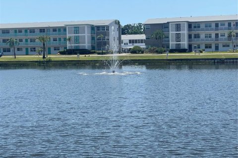 Condo in Saint Petersburg, Florida, 1 bedroom  № 1689860 - photo 12