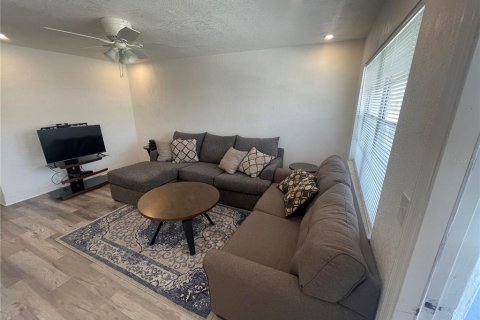 Condo in Saint Petersburg, Florida, 1 bedroom  № 1689860 - photo 20