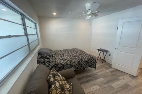 Condo in Saint Petersburg, Florida, 1 bedroom  № 1689860 - photo 23