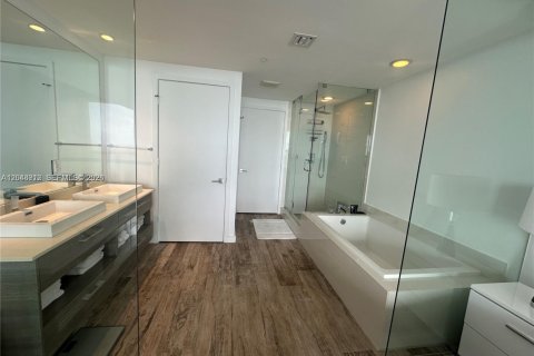 Купить кондоминиум в Майами, Флорида 2 спальни, 106.93м2, № 2186189 - фото 14