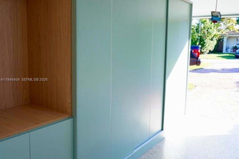 House in Miami, Florida 3 bedrooms, 127.55 sq.m. № 2003452 - photo 18