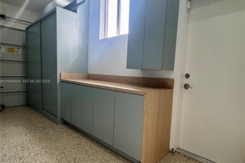 House in Miami, Florida 3 bedrooms, 127.55 sq.m. № 2003452 - photo 20