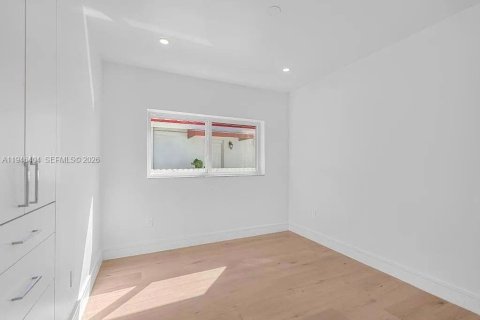 House in Miami, Florida 3 bedrooms, 127.55 sq.m. № 2003452 - photo 11