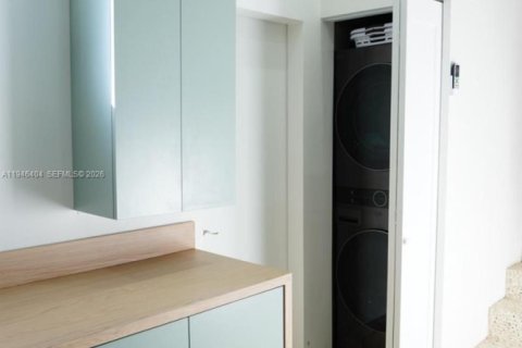 House in Miami, Florida 3 bedrooms, 127.55 sq.m. № 2003452 - photo 19