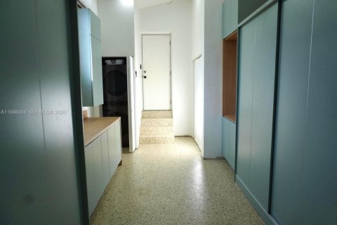 House in Miami, Florida 3 bedrooms, 127.55 sq.m. № 2003452 - photo 16