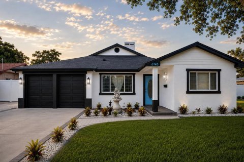 House in Tampa, Florida 4 bedrooms, 152.92 sq.m. № 2291711