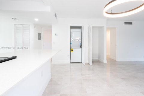 Снять в аренду кондоминиум в Уэстон, Флорида 2 спальни, 113.34м2, № 1986064 - фото 26