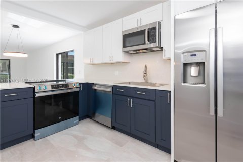 Снять в аренду кондоминиум в Уэстон, Флорида 2 спальни, 113.34м2, № 1986064 - фото 11