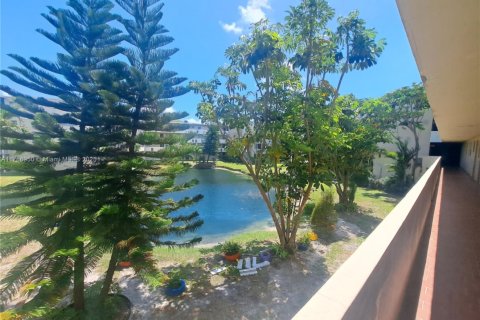 Condo in Miami, Florida, 2 bedrooms  № 1702029 - photo 4